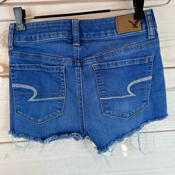 American Eagle Outfitters Medium Wash Super Stretch Cut Off Shorts Size 0 - Picture 2 of 4